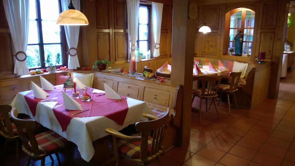 Landhotel Vierjahreszeiten Bad Konigshofen Bagian luar foto