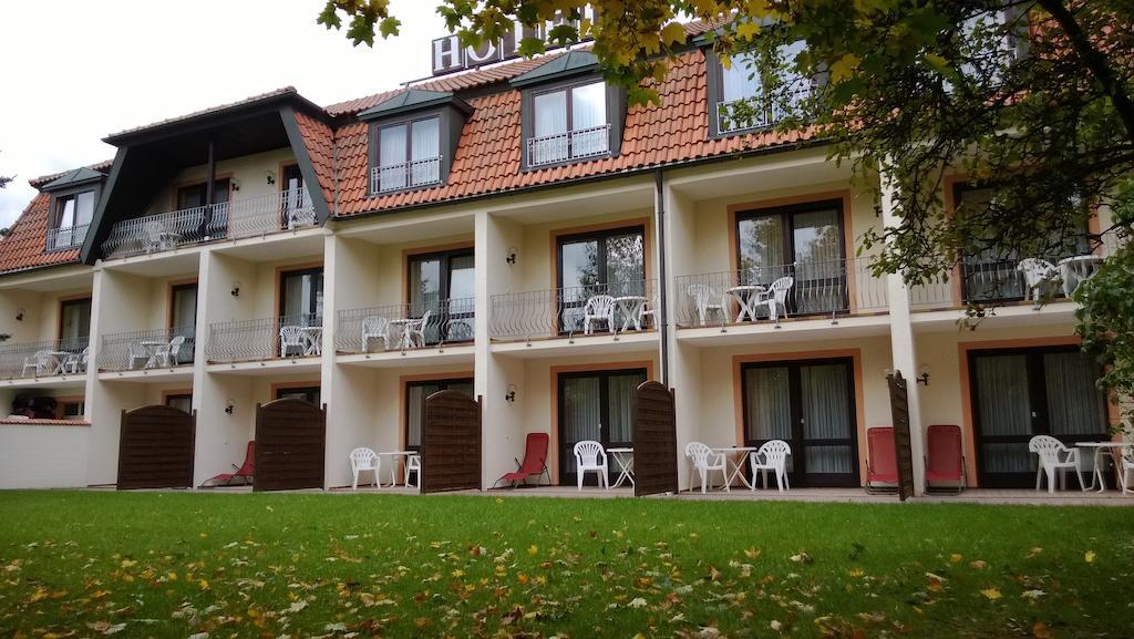 Landhotel Vierjahreszeiten Bad Konigshofen Bagian luar foto