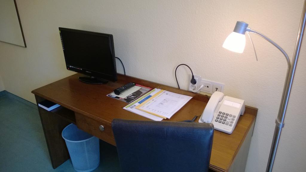Landhotel Vierjahreszeiten Bad Konigshofen Ruang foto